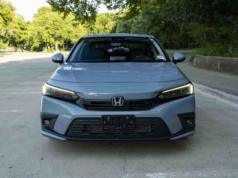 Used 2023 Honda Civic Touring image 3