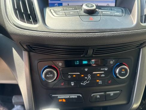 Used 2017 Ford Escape SE w/ Equipment Group 201A FWD image 15