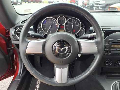 Used 2006 MAZDA MX-5 Miata RWD image 17