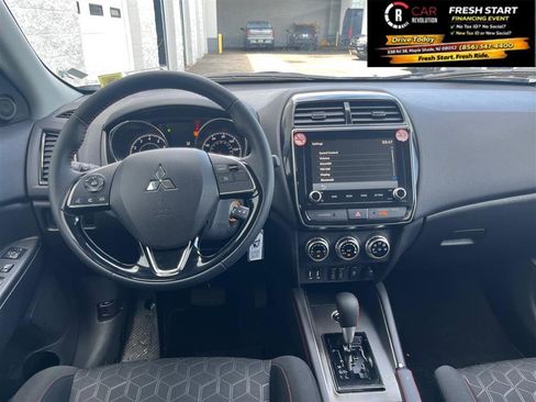 Used 2026 Mitsubishi Outlander Sport LE AWD/4WD image 31