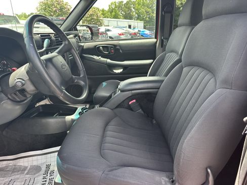 Used 2003 Chevrolet S10 Pickup LS w/ LS Preferred Equipment Group RWD image 9