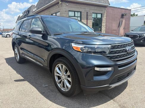 Used 2023 Ford Explorer XLT w/ Equipment Group 202A AWD/4WD image 3