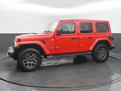 Used 2024 Jeep Wrangler Unlimited Sahara w/ Technology Group AWD/4WD image 2