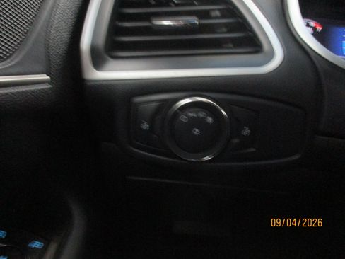 Used 2017 Ford Edge SEL w/ Equipment Group 201A AWD/4WD image 18