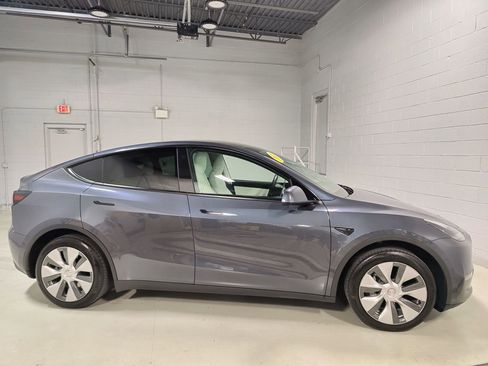 Used 2021 Tesla Model Y Long Range image 5