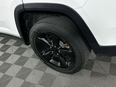 Certified 2023 Jeep Grand Cherokee Altitude image 42