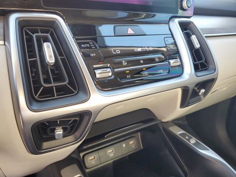 Certified 2023 Kia Sorento EX image 23