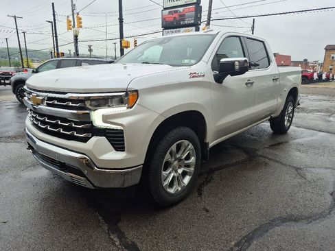 Used 2023 Chevrolet Silverado 1500 LTZ w/ LTZ Premium Package AWD/4WD image 3