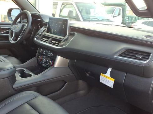 Used 2024 Chevrolet Suburban LT image 19