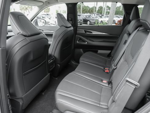Certified 2026 INFINITI QX60 Luxe w/ Cargo Package FWD image 32