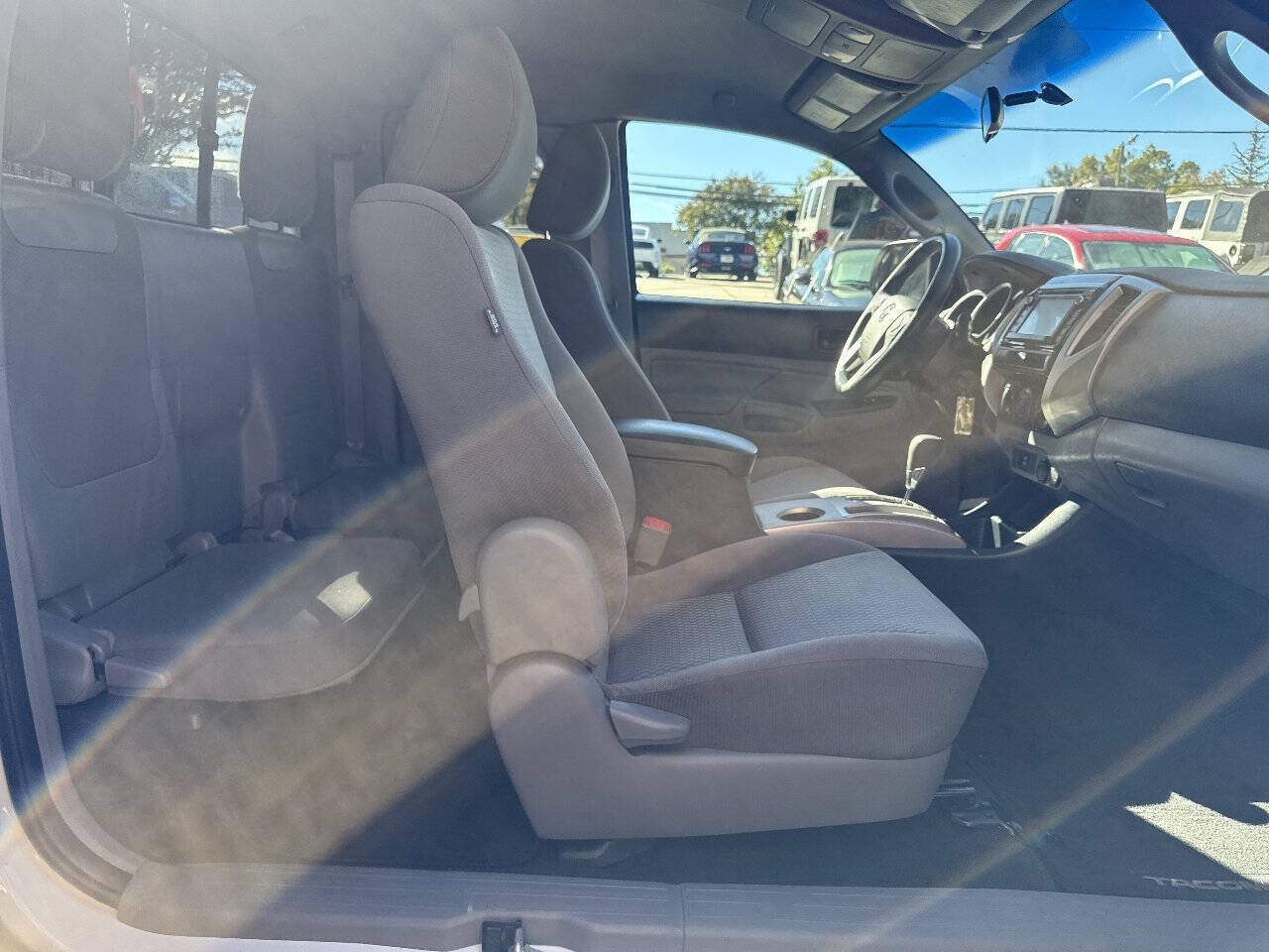 Used 2015 Toyota Tacoma 2WD Access Cab w/ SR5 Package image 21