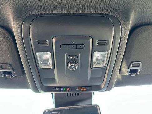 Used 2023 GMC Yukon XL SLT image 24