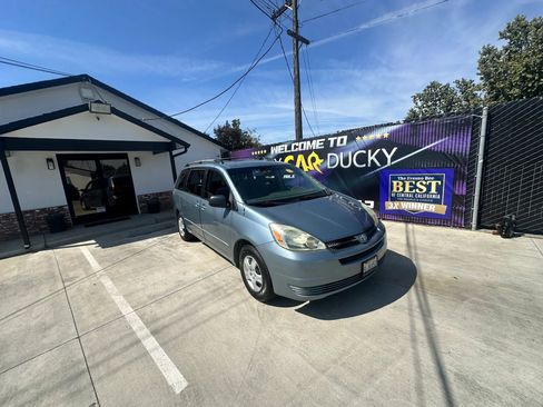 Used 2005 Toyota Sienna LE w/ LE Pkg 3 FWD image 4