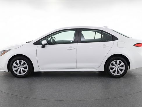 Used 2025 Toyota Corolla LE FWD image 5