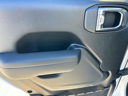 New 2026 Jeep Gladiator Sport image 17