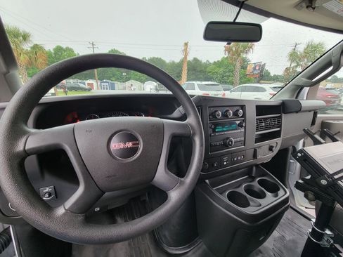Used 2022 GMC Savana 2500 RWD image 23