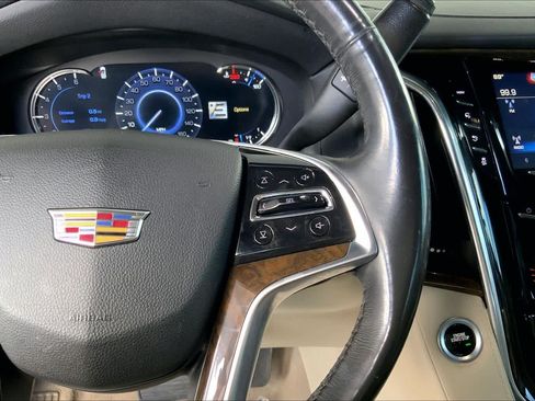 Used 2018 Cadillac Escalade Luxury AWD/4WD image 25
