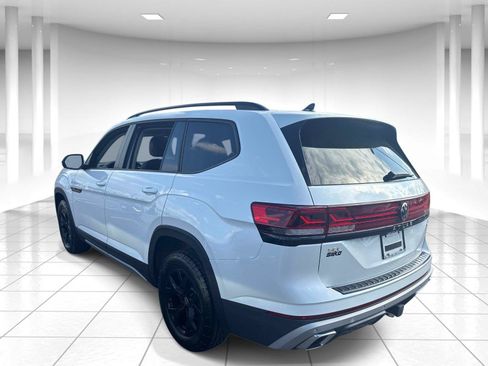 Certified 2024 Volkswagen Atlas Peak Edition SEL AWD/4WD image 9
