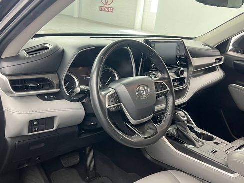 Used 2022 Toyota Highlander XLE FWD image 8
