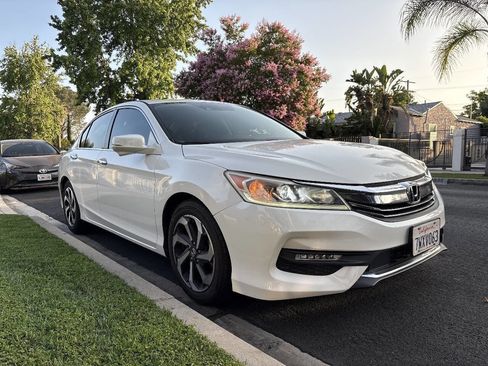Used 2017 Honda Accord EX image 3