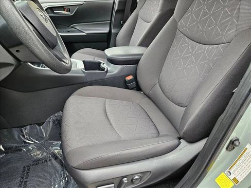Used 2022 Toyota RAV4 XLE image 15
