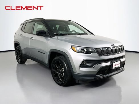 Used 2022 Jeep Compass Latitude w/ Sun and Sound Group AWD/4WD image 4
