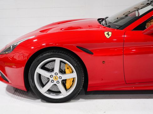 Used 2015 Ferrari California T RWD image 33
