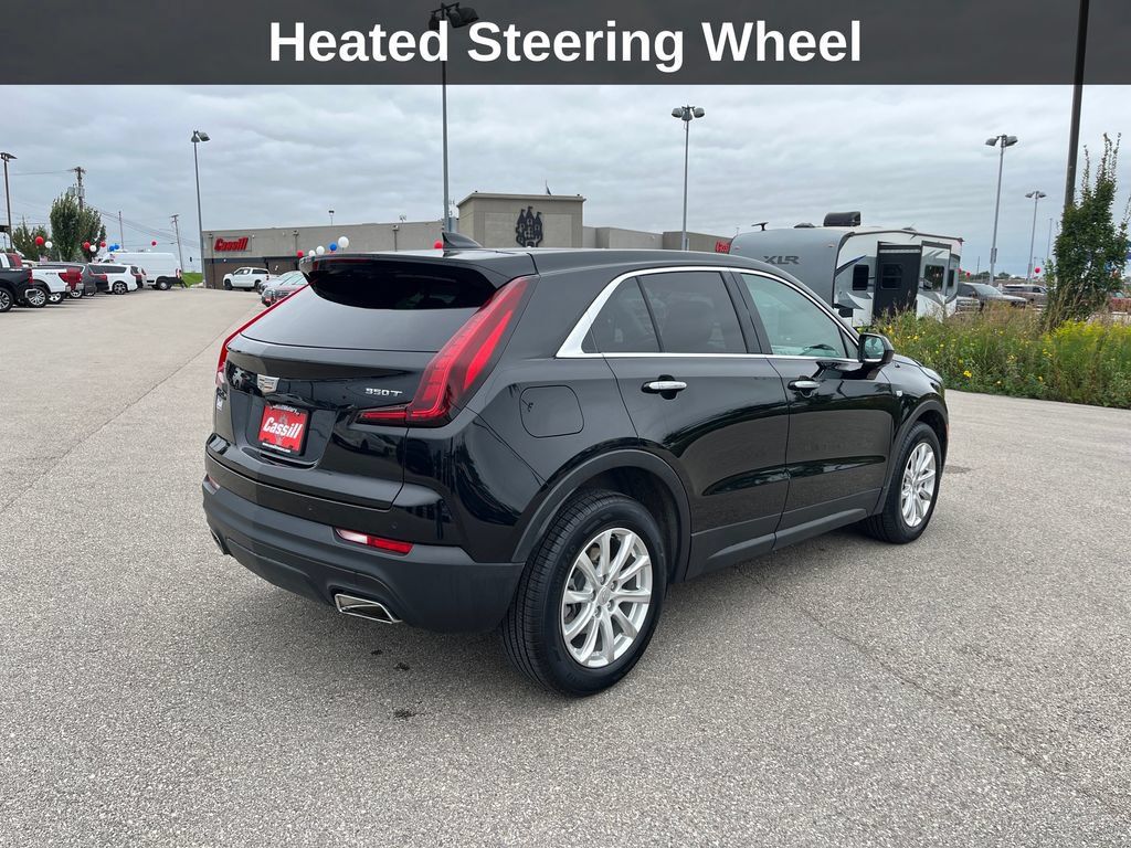Used 2020 Cadillac XT4 Luxury w/ Cold Weather Package FWD image 6