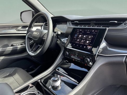 Used 2022 Jeep Grand Cherokee Altitude image 24