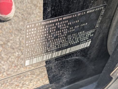 Used 2024 Volkswagen Tiguan SE image 54