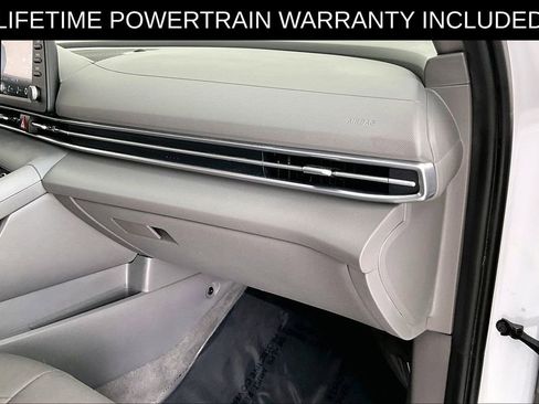 Used 2025 Hyundai Elantra Sport image 17