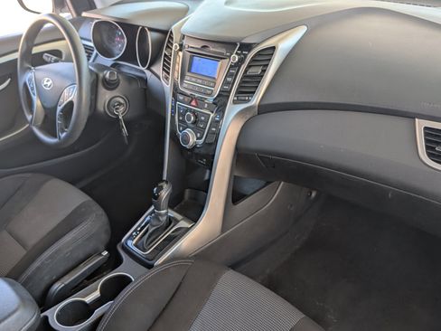 Used 2017 Hyundai Elantra GT FWD image 18