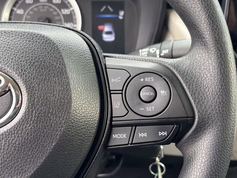 Used 2022 Toyota Corolla LE image 25
