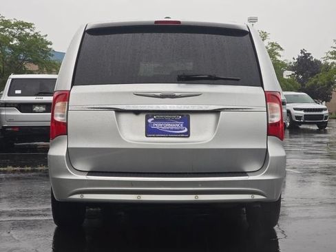 Used 2012 Chrysler Town & Country Touring-L w/ Entertainment Group #2 FWD image 30