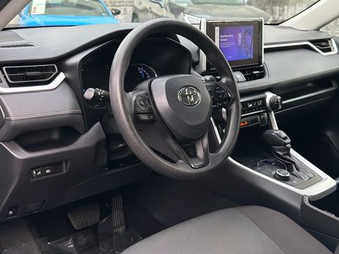 Used 2025 Toyota RAV4 XLE AWD/4WD image 20