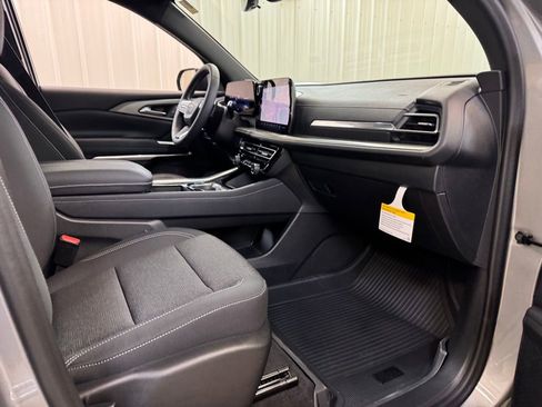New 2026 Chevrolet Traverse LT w/ Sun and Wheel Package FWD image 29