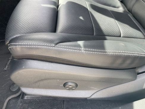 Used 2021 Mercedes-Benz GLC 300 image 6