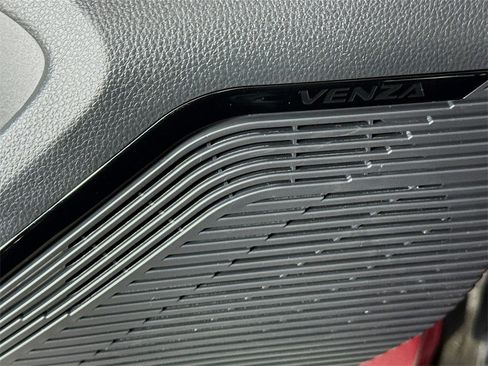 Used 2023 Toyota Venza XLE image 20