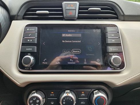 Used 2021 Nissan Versa SV image 12