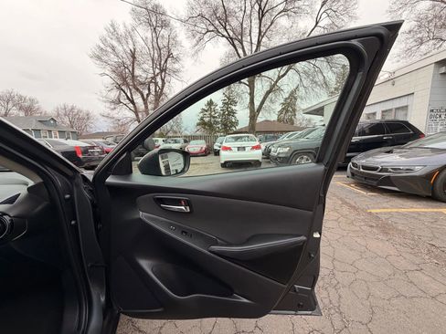 Used 2017 Toyota Yaris iA image 22