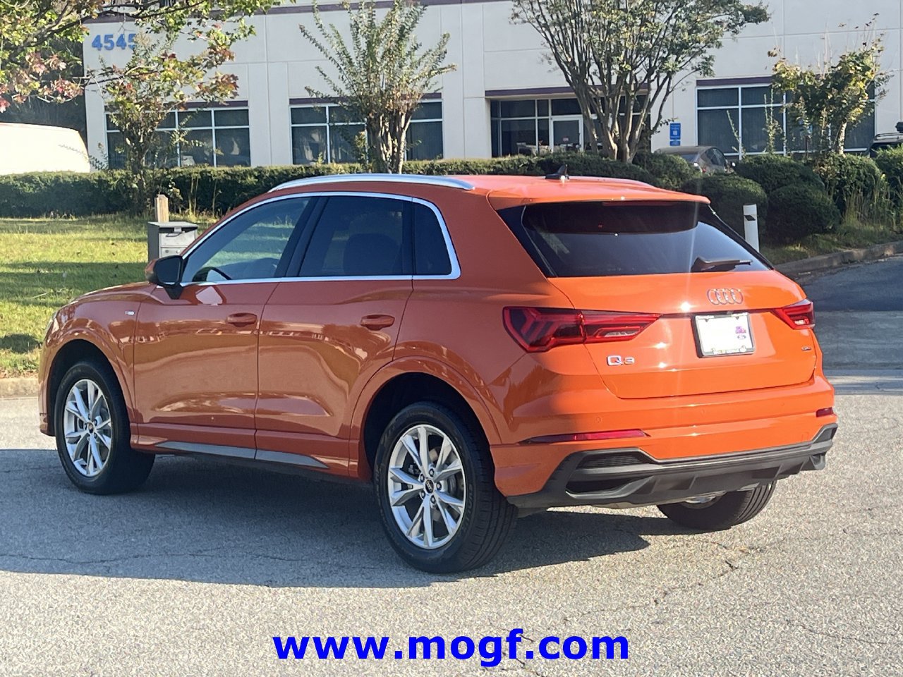Used 2025 Audi Q3 2.0T Premium AWD/4WD image 2