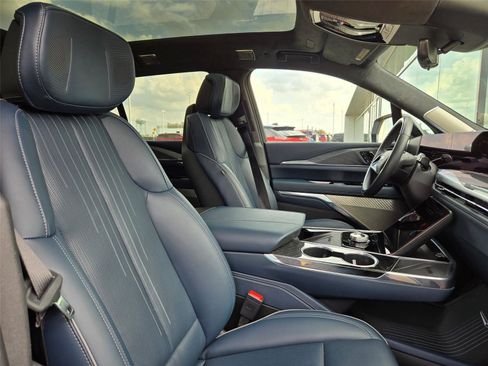Certified 2025 Cadillac Escalade IQ Luxury 2 w/ LPO, Premium Carpet Package AWD/4WD image 28