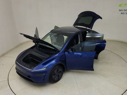 Used 2026 Tesla Model Y 2WD image 31