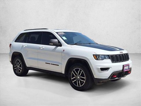 Used 2018 Jeep Grand Cherokee Trailhawk AWD/4WD image 3