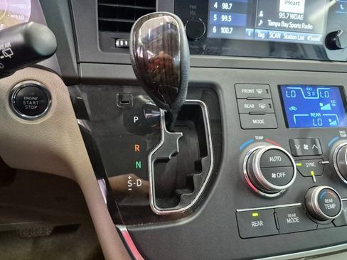 Used 2016 Toyota Sienna XLE FWD image 14