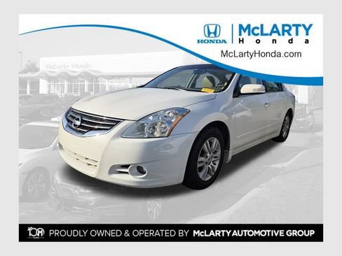 Used 2011 Nissan Altima 2.5 SL w/ Technology Pkg FWD image 1