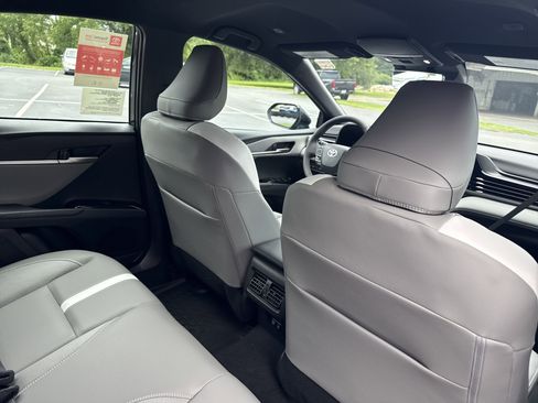 New 2025 Toyota Camry SE image 29