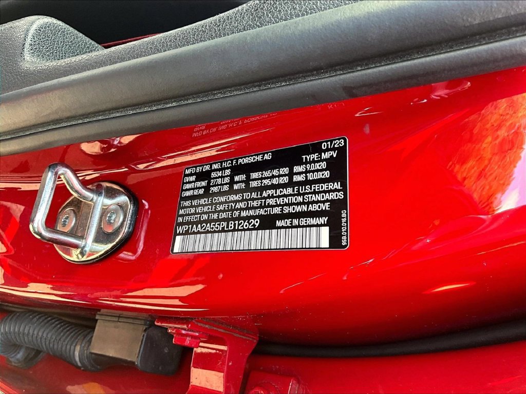 Certified 2023 Porsche Macan Turbo AWD/4WD image 35