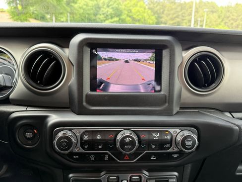 Used 2021 Jeep Gladiator Sport image 18