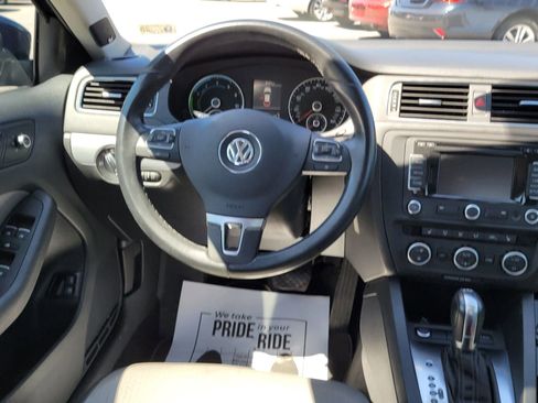 Used 2014 Volkswagen Jetta SEL Premium image 16